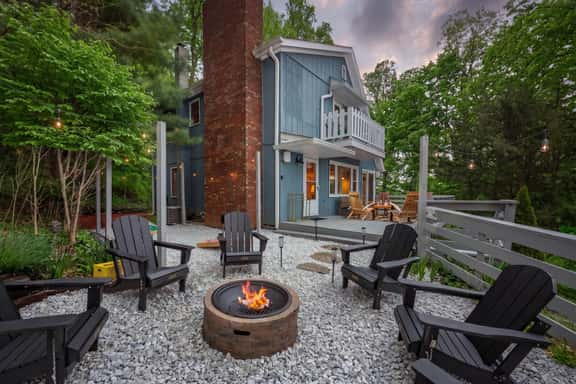 25 Min to Asheville ~ Game Room, Fire Pit, Hot Tub - Image 1