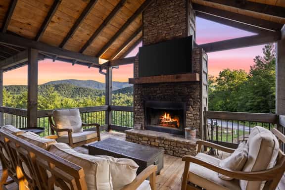 Surreal Views~Outdoor Fireplace Pool Table&Hot Tub - Image 1