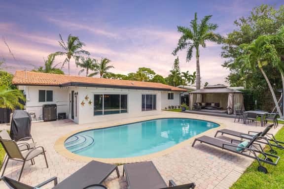 2 miles to Beach~ Pool ~Cabana~ Pool Table - Image 1