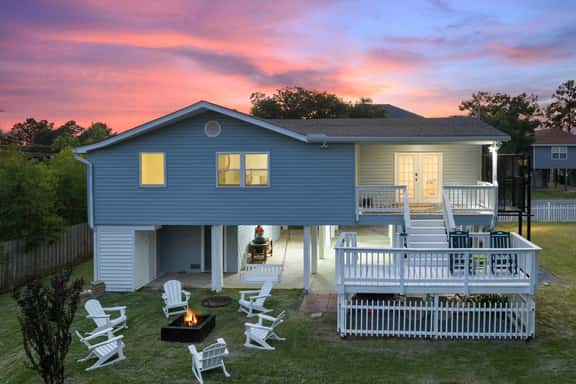 Waterfront|FirePit|GolfCart|Mins to Casino & Beach - Image 1
