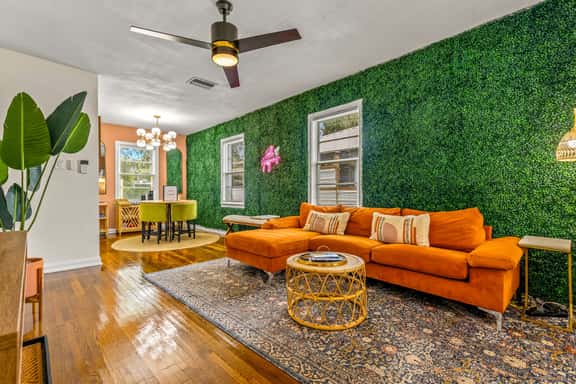 Sunny Citrus Escape: Min to Midtown & Dog-Friendly - Image 1