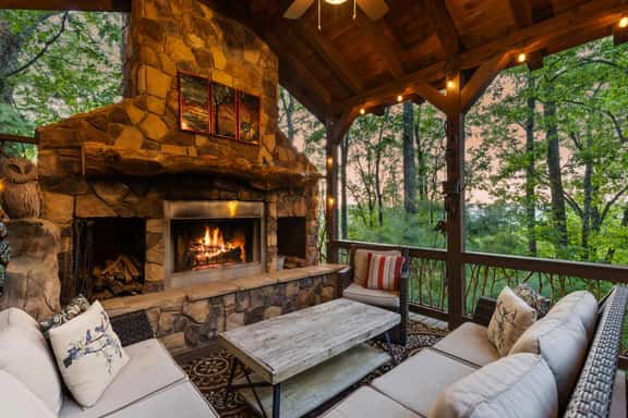 Views for Miles! Outdoor Fireplace~ Hot Tub - Image 1