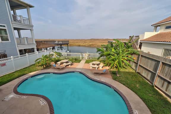 Waterfront Condo~1 Block to Beach~Pool Access - Image 1