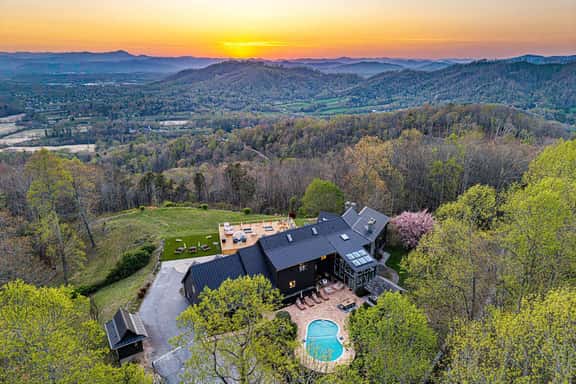 14k sq ft Mountaintop Estate - Private Golf Course - Image 1