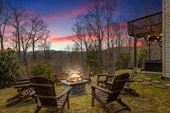 6 Br Sleeps 16 - Game Room - Hot Tub - Firepit - Image 1