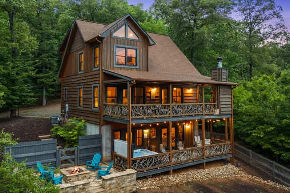 EZ Come EZ Geaux - Stunning Mtn Views - Hot Tub - Image 1