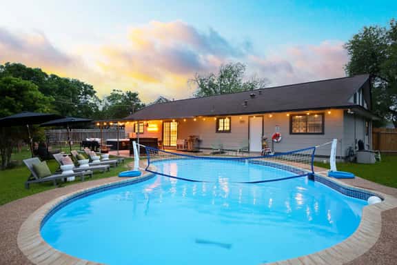Sleeps 10 - Pool - Hot Tub - Fire Pit - Playground - Image 1