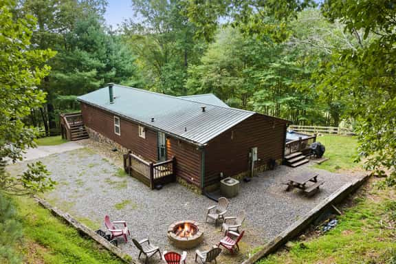 Cozy Mountain Escape: Hot Tub | Fire Pit | Views - Image 1