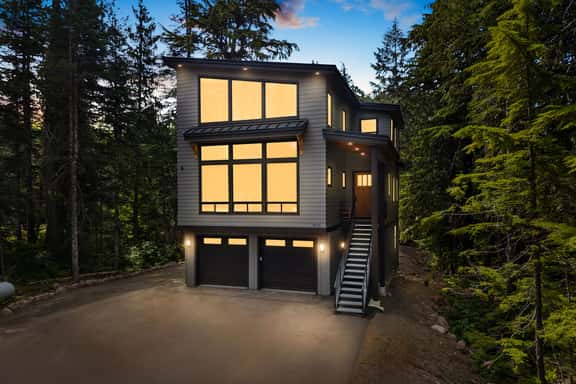 Sleeps 14 • Hot Tub • Sauna •Fire Pit • New Build! - Image 1