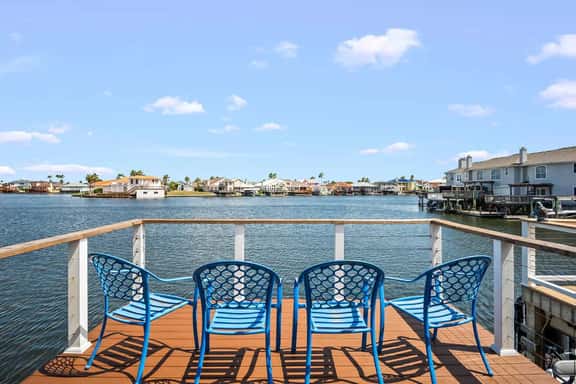 Shore Thing: Waterfront Dock & Family Fun - Image 1