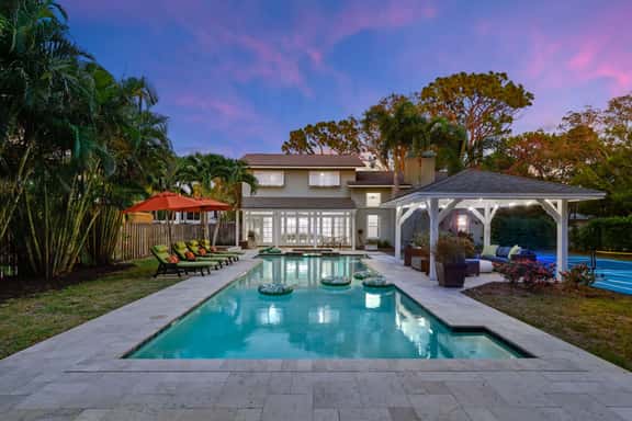Sleeps 10 | Pool, Slide, Pickleball & Fire Pit - Image 1