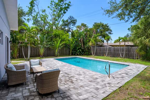 Sleeps 8 • Private Pool • Dog Friendly • Balcony - Image 1