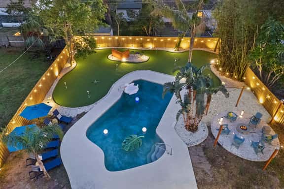 5 Min to Beach ~ Heated Pool  ~ Golf ~ Sleeps 12 - Image 1