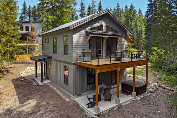 2 Homes • Sleeps 22 • Sauna • Hot Tub • Fire Pit - Image 1