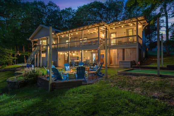 Epic Home Sleeps 20-Basketball Court-Hot Tub-Sauna - Image 1