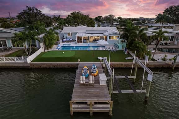 Waterfront • Walk to Beach • Pool • Kayaks • Bikes - Image 1