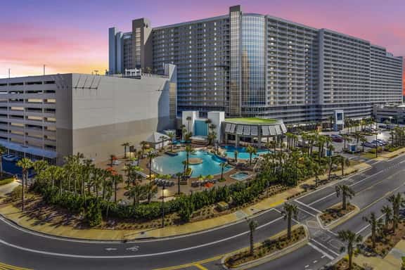 Resort-Style Stay: Pool, Gym & Bowling - Image 1