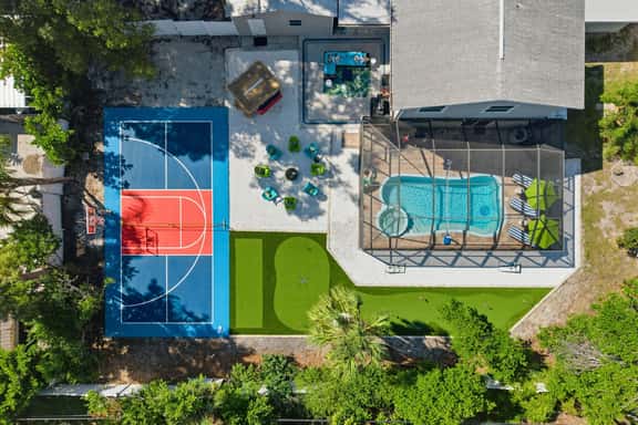 Sleeps 16 • Golf Simulator • Pickleball • Pool/Spa - Image 1