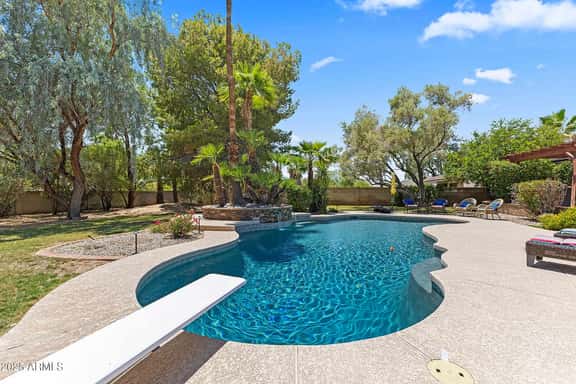 WAZ-4901 E Sunnyside Dr - Image 1