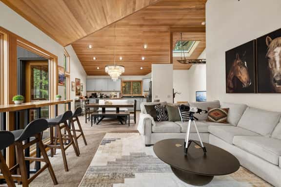 NEW/Black Butte Ranch/Sauna/Hot Tub/Kids Playroom - Image 1