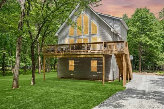 Sleeps 16 | Hot Tub, Arcade & Resort Amenities - Image 1