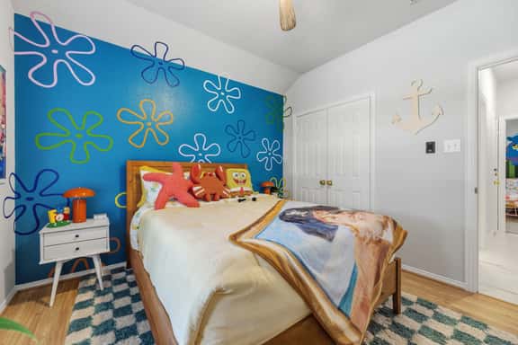 4 Themed Rooms | 11 Min to Universal Kids - Image 1