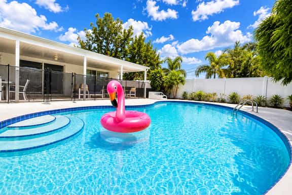Relax, Play & Stay | Pool, Spa & Beach Nearby - Image 1