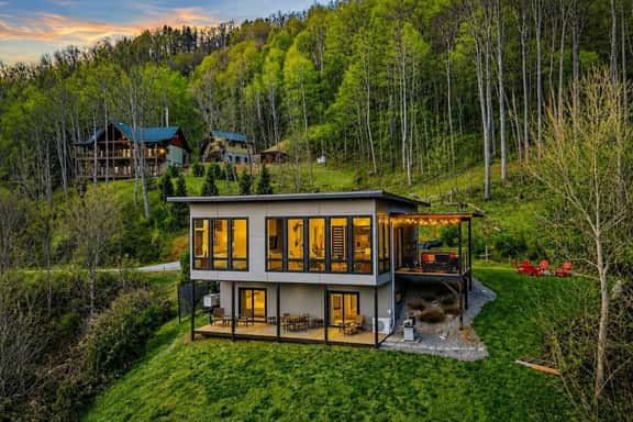 Blissful Bluff • Mtn Views • Fire Pit • Sleeps 6 - Image 1