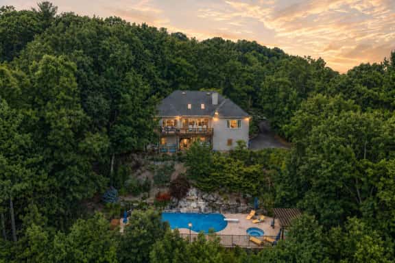 6BR Mountain Getaway Pool Hot Tub Game Room - Image 1