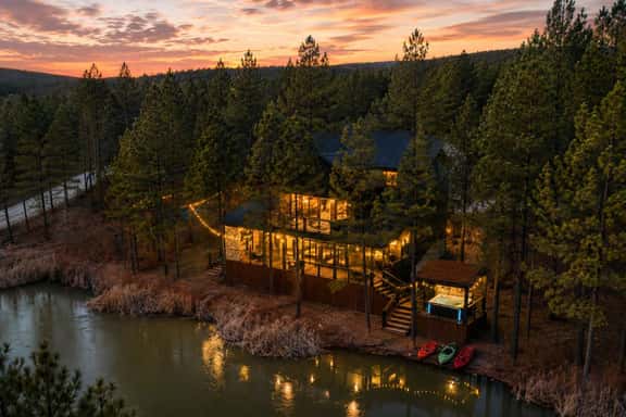The Waterside Retreat: Hot Tub, Kayaks, EV Charger - Image 1