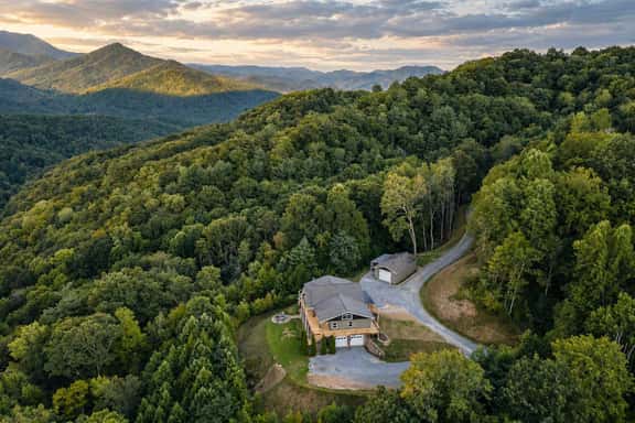 Stunning Mtn Views • Hot Tub • Firepit • Sleeps 10 - Image 1
