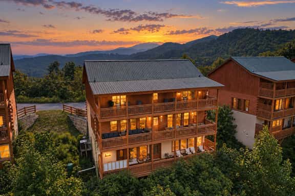 Smoky Views • Private Pool • Hot Tub • Game Room - Image 1