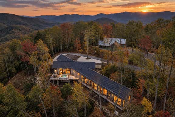 Black Mtn Escape | Hot Tub | Firepit | Sleeps 12 - Image 1