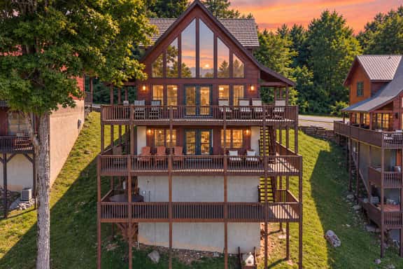 Ski-Out to Hatley Pointe | Hot Tub | Sleeps 8 - Image 1