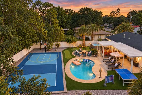 FWB Paradise | Sports Court | Hot Tub | Putt Putt - Image 1