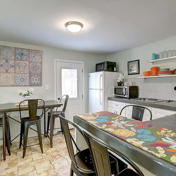 Kona Cottage~Dog Friendly~In Town Location - Image 1