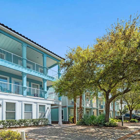 Mins from Beach • Sleeps 17 • Outdoor Seating - Image 1