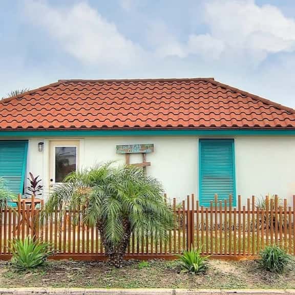 Lorna Beach Cottage- Prime Location~Pet Friendly - Image 1