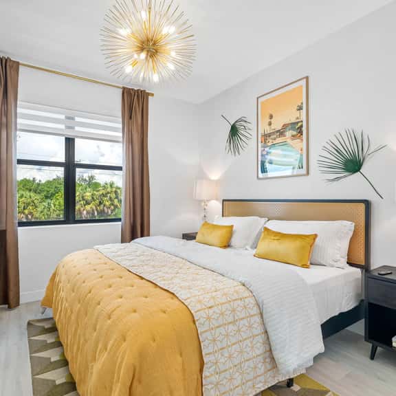 Close to DT Tampa~Newly Designed Town Home - Image 1