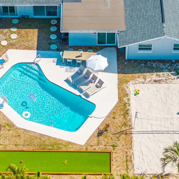 5 Min to Beach • HTD Pool + Hot Tub • Volleyball - Image 1