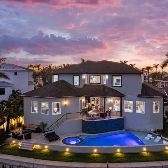 Luxury Waterfront 4Br Private Heated Pool Hot Tub - Image 1