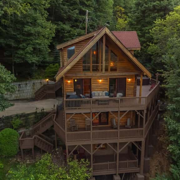 Old Oak Lodge: Mtn Getaway, Views, Hot Tub - Image 1