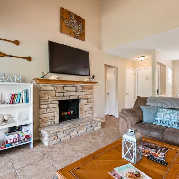 Canyon Lake Escape: Pool, Balcony, Pet Friendly - Image 1