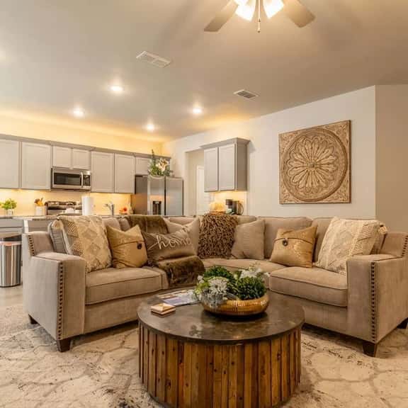 10 Minutes to Stadium! | Spacious 3BR | Gameroom - Image 1
