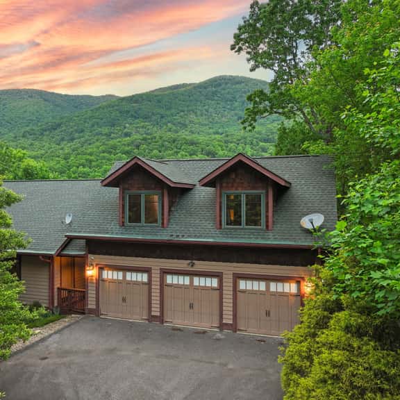 Stunning Mtn Views~ HotTub~Movie Theater~Game Room - Image 1