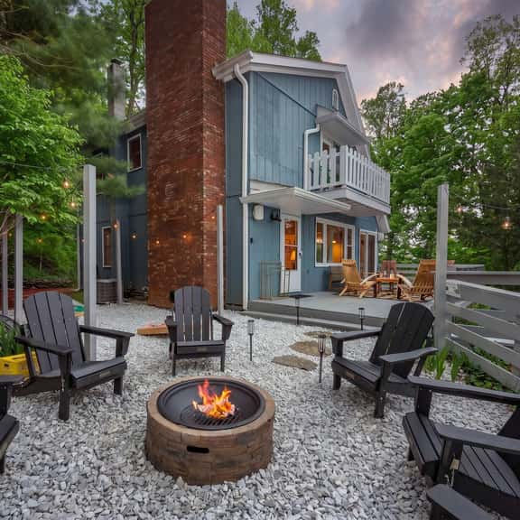 25 Min to Asheville ~ Game Room, Fire Pit, Hot Tub - Image 1
