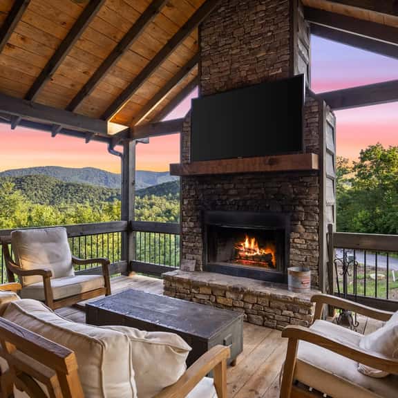 Surreal Views~Outdoor Fireplace Pool Table&Hot Tub - Image 1