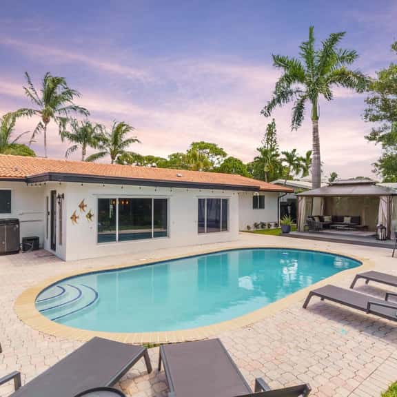 2 miles to Beach~ Pool ~Cabana~ Pool Table - Image 1