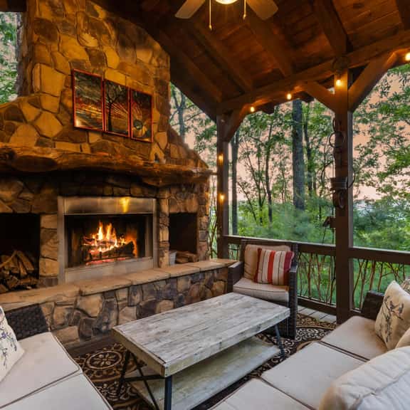 Views for Miles! Outdoor Fireplace~ Hot Tub - Image 1