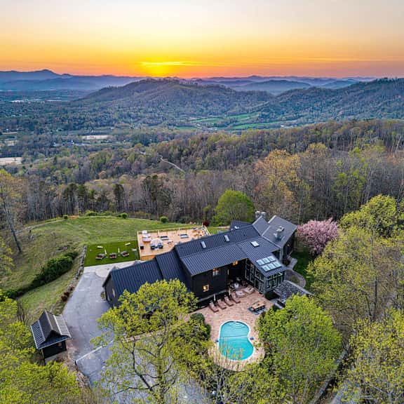 14k sq ft Mountaintop Estate - Private Golf Course - Image 1